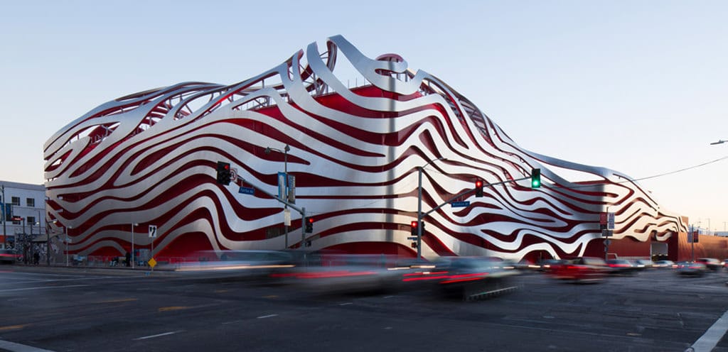 las-petersen-automotive-museum-reopens-with-kpf-designed-metal-ribbon-facade