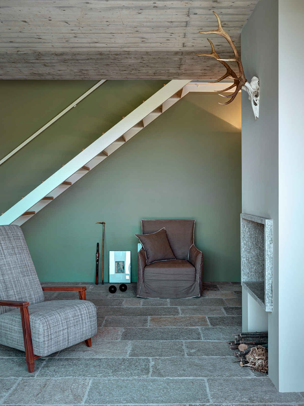 An insanely beautiful bedroom "inside" the Alps in Italy | Archiobjects