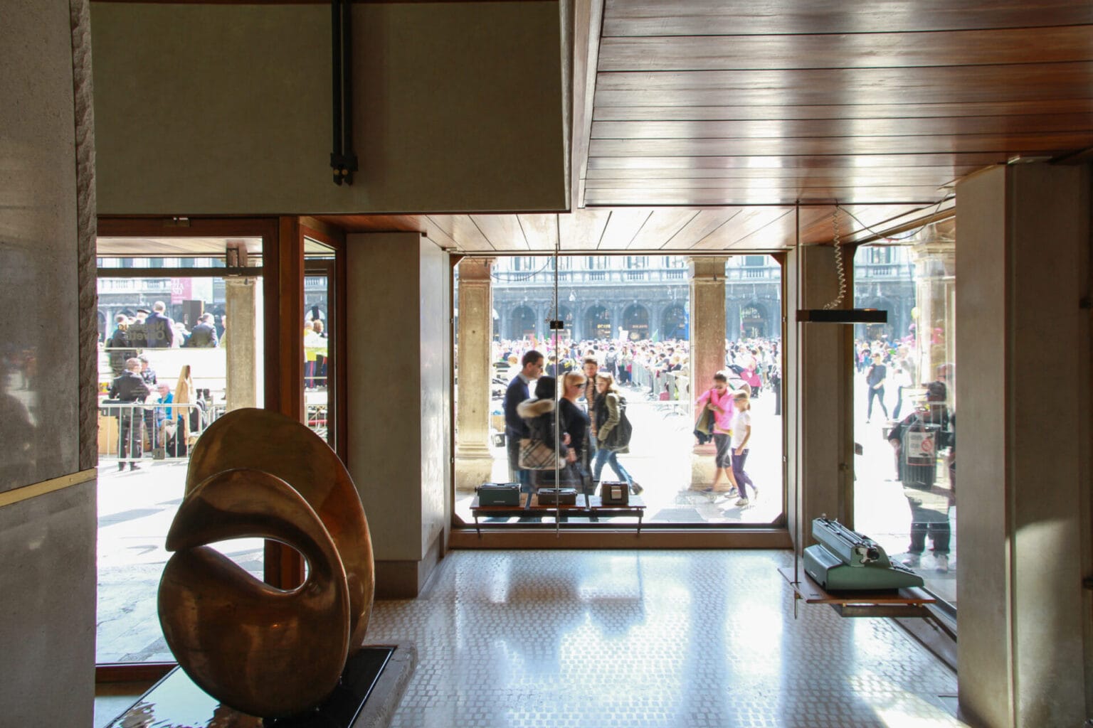 Negozio Olivetti in Venice, Carlo Scarpa | Archiobjects